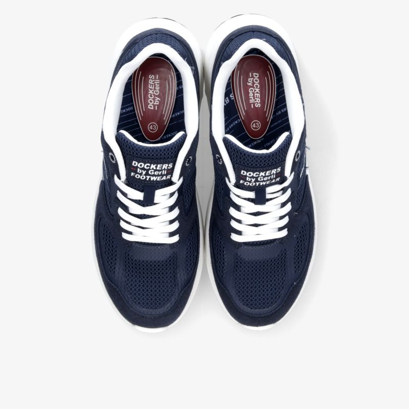 Bequemes und langlebiges Paar Sneaker mit atmungsaktivem Material und gepolstertem Schuhkragen, ideal für sportliche Aktivitäten