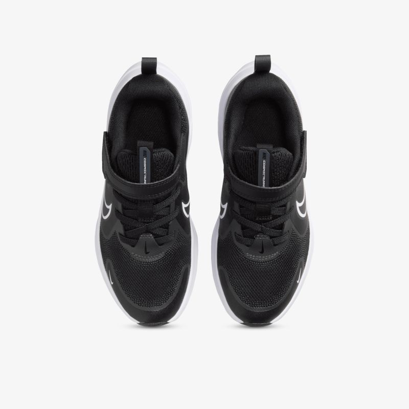 Schwarze Sneaker im Paar in Draufsicht, schnürbar, sportlich und bequem mit strapazierfähigem Material