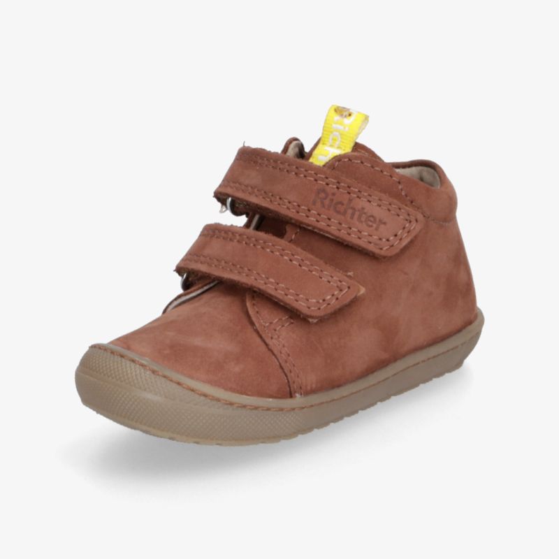 Brauner leichter Schuh mit bequemem Klettverschluss und rutschfester Sohle, perfekt für kleine Kinderfüße
