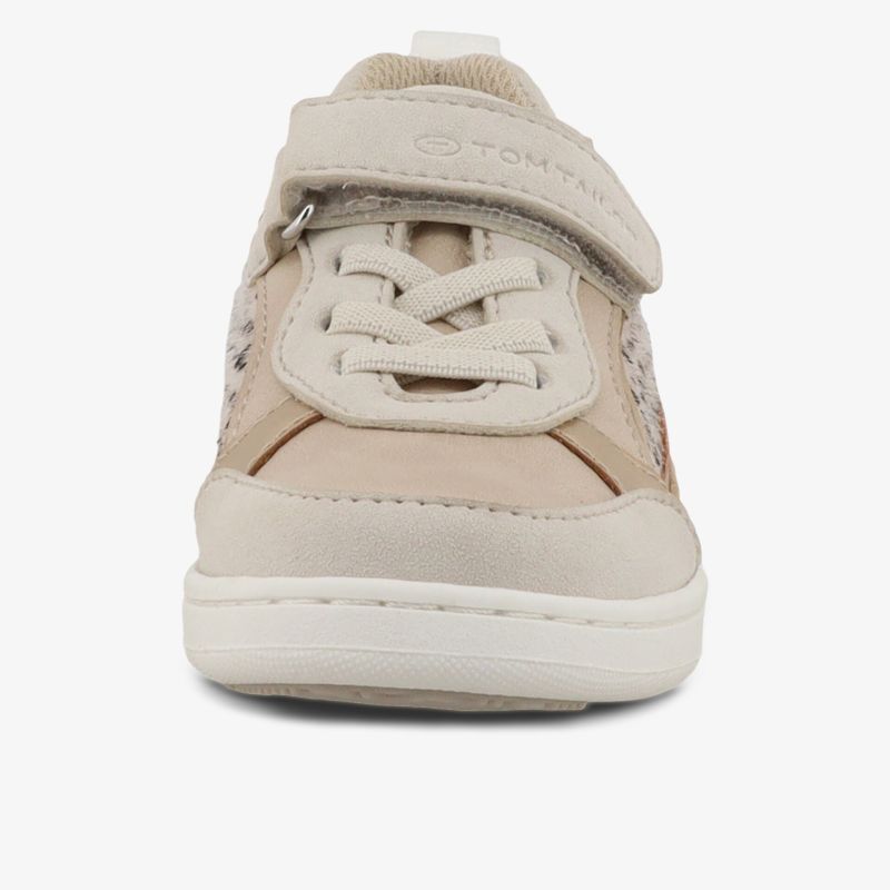 Bequemer Kinderschuh mit Klettverschluss und stabiler Sohle, ideal für sicheren Halt und hohen Tragekomfort.