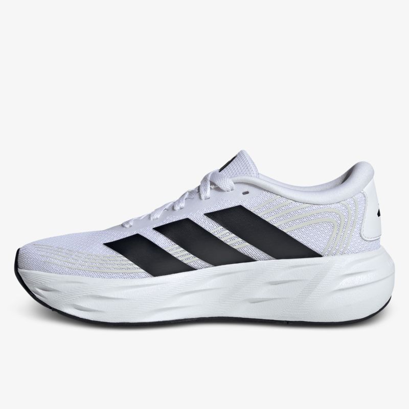 Leichter, atmungsaktiver Laufschuh mit bequemer Passform und sportlichem Design in seitlicher Ansicht