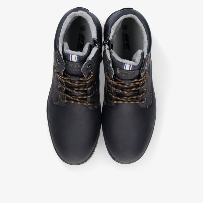Elegante, robuste Schnürschuhe in dunklem Design mit wetterfestem Komfort für anspruchsvolle Outdoor-Abenteuer.