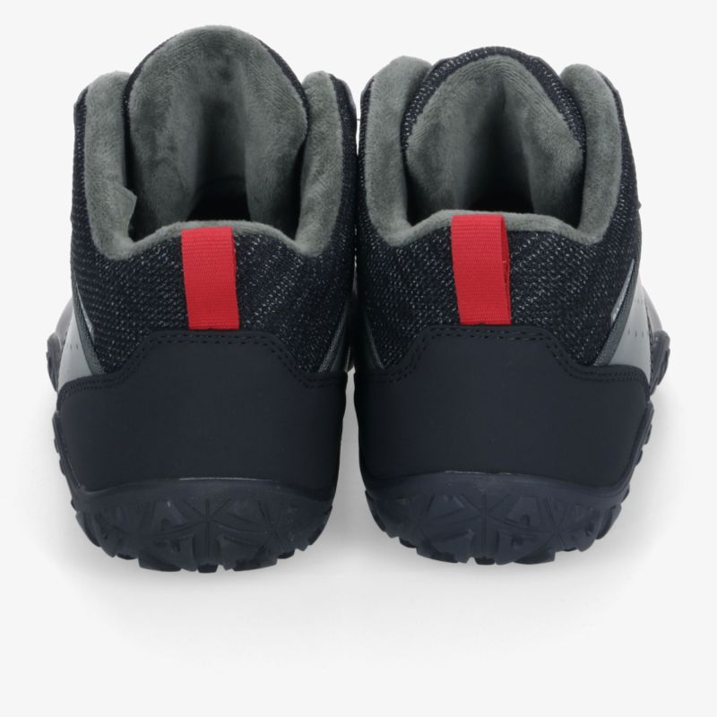Robuste und bequeme Sportschuhe mit gepolstertem Schaft und rutschfester Sohle in Rückansicht, ideal für sicheren Halt