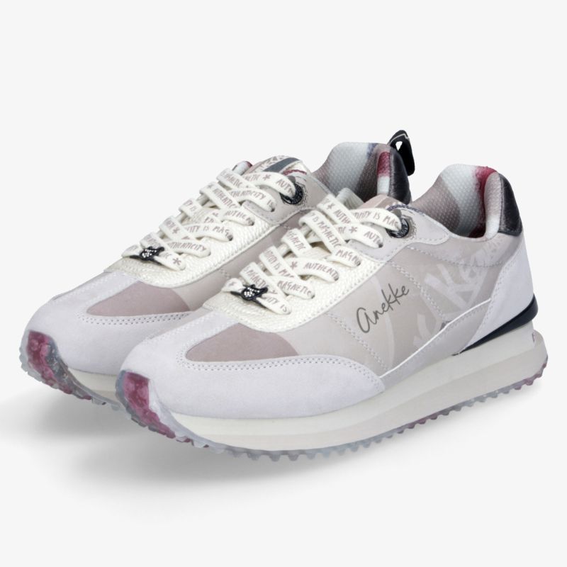 Moderne Sportschuhe mit attraktivem Design und bequemer Passform für jeden Anlass.