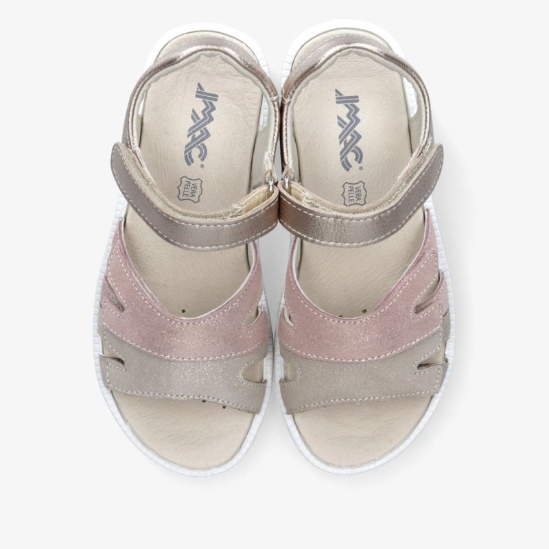 Bequeme, verstellbare Sandalen mit weicher Polsterung und flexibler Sohle in leichter Top-Down-Ansicht