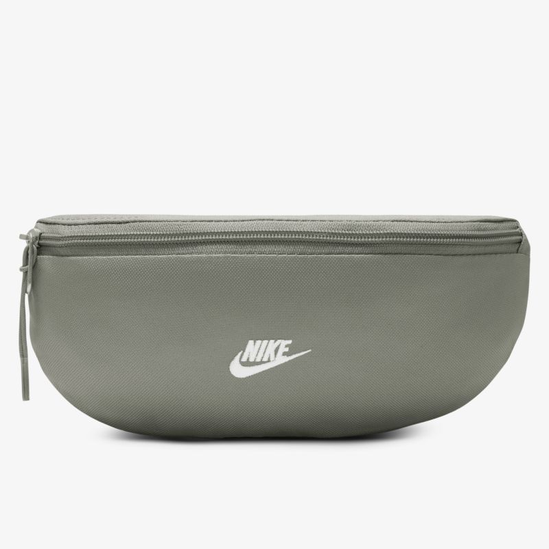 Stilvolle Nike Gürteltasche in Grau mit Reißverschluss, kompakt und praktisch.