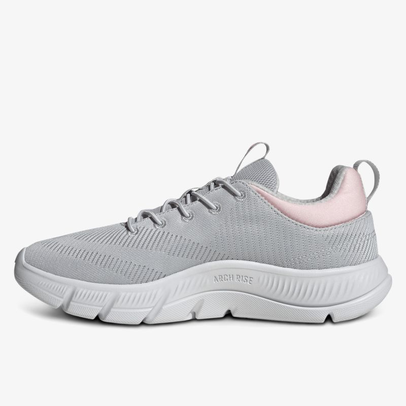 Moderner leichter Sneaker mit atmungsaktivem Material und gepolstertem Kragen, ideal für Komfort und Alltag