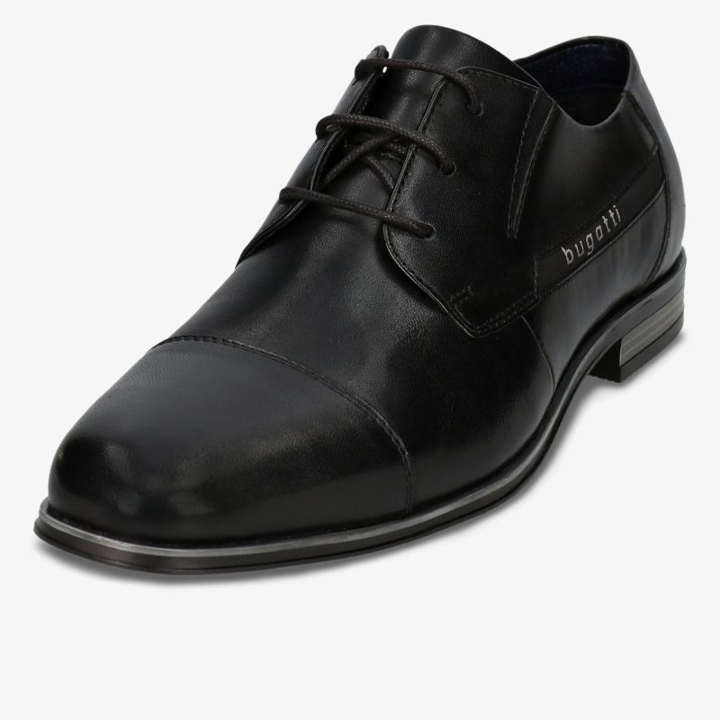 Eleganter schwarzer Lederschnürschuh mit robuster Sohle und hochwertiger Verarbeitung