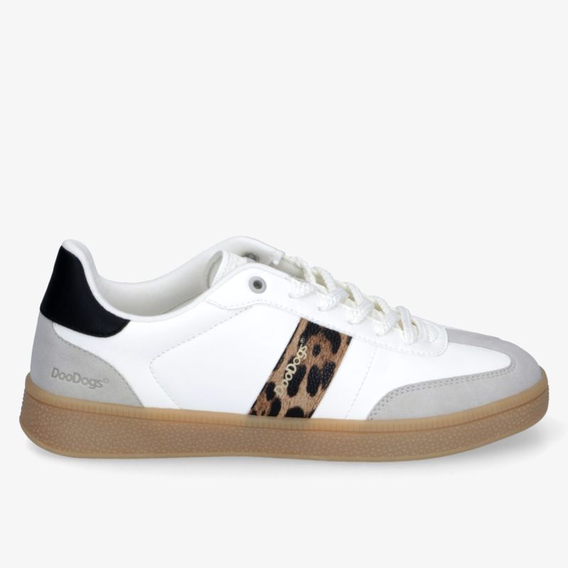 Weißer Sneaker mit auffälligem Leopard-Print und bequemer Gummisohle für stilvolles und sportliches Auftreten.