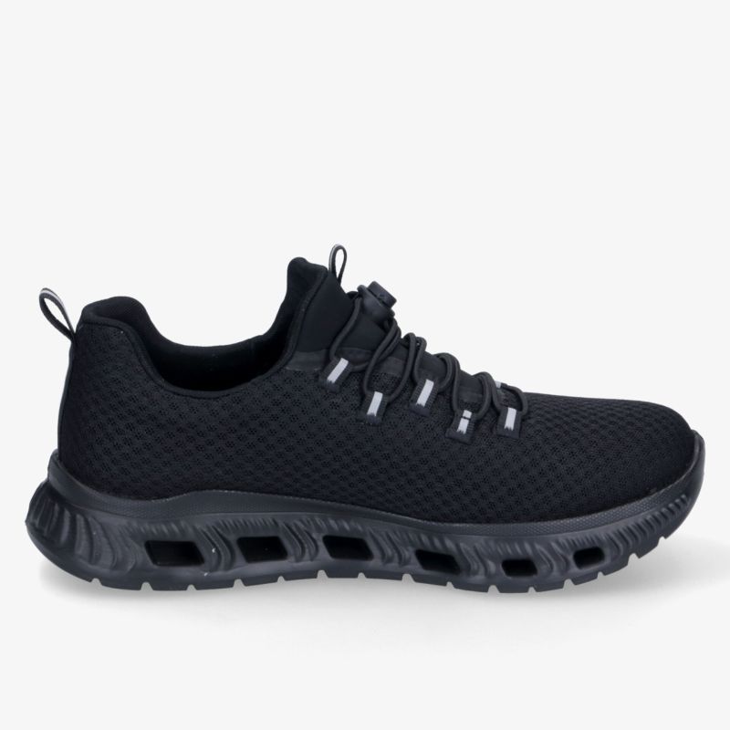Schwarzer Sportschuh mit atmungsaktivem Obermaterial und rutschfester, flexibler Sohle für optimalen Komfort.
