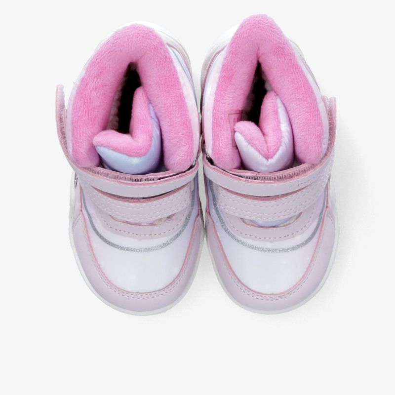 Weiche und warm gefütterte Kindersneaker mit praktischem Klettverschluss für bequemen und sicheren Halt