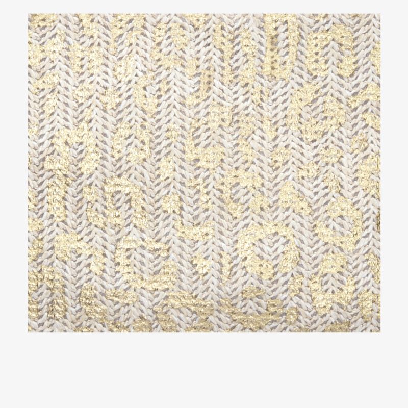 Hochwertiges Strickmuster mit feinen Maschen und weicher, gemütlicher Textur in warmen Farbtönen