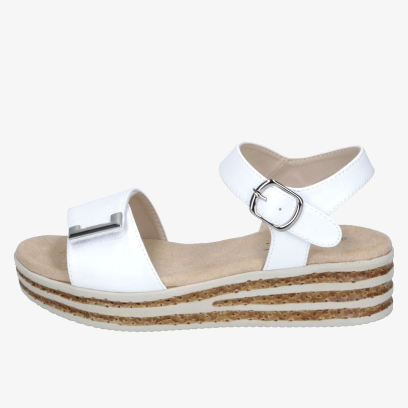 Stilvolle weiße Sandale mit Plateau und Schnallenriemen für erhöhten Komfort und modischen Sommerlook.