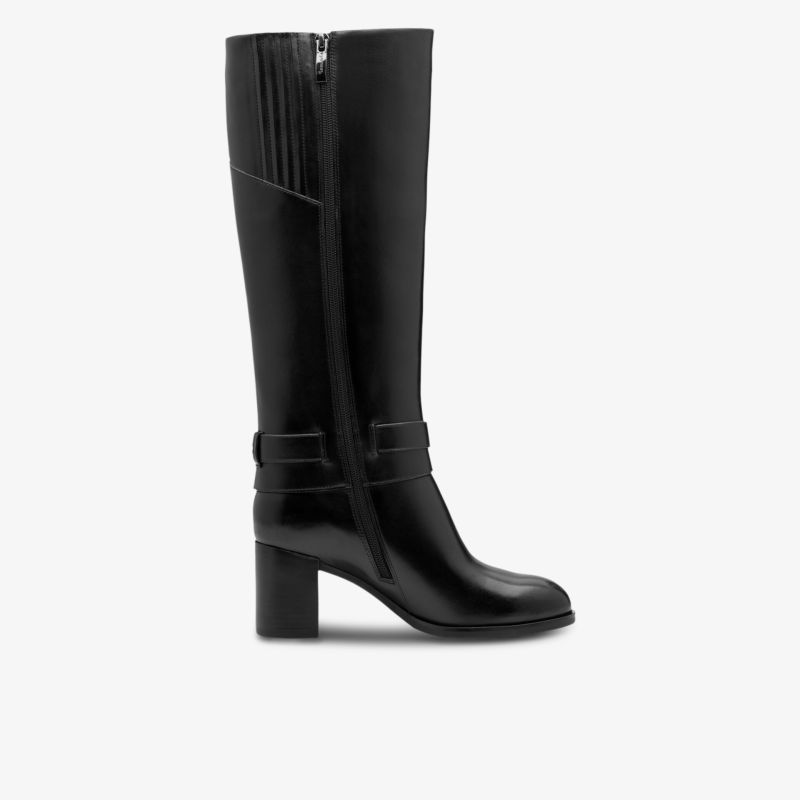 Schlichter kniehocheter Stiefel aus Leder mit mittelhohem Absatz und praktischem Reißverschluss seitlich