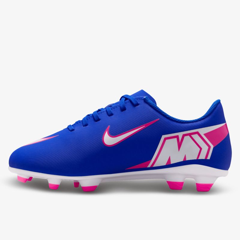 Moderner Fußballschuh mit leichter Konstruktion und strapazierfähigem Obermaterial, ideal für optimale Traktion