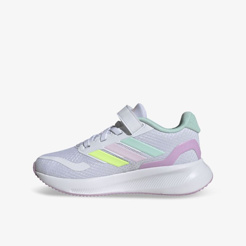 Moderner, sportlicher Laufschuh in hellem Design mit flexiblem, bequemem Aufbau und reflektierenden Akzenten