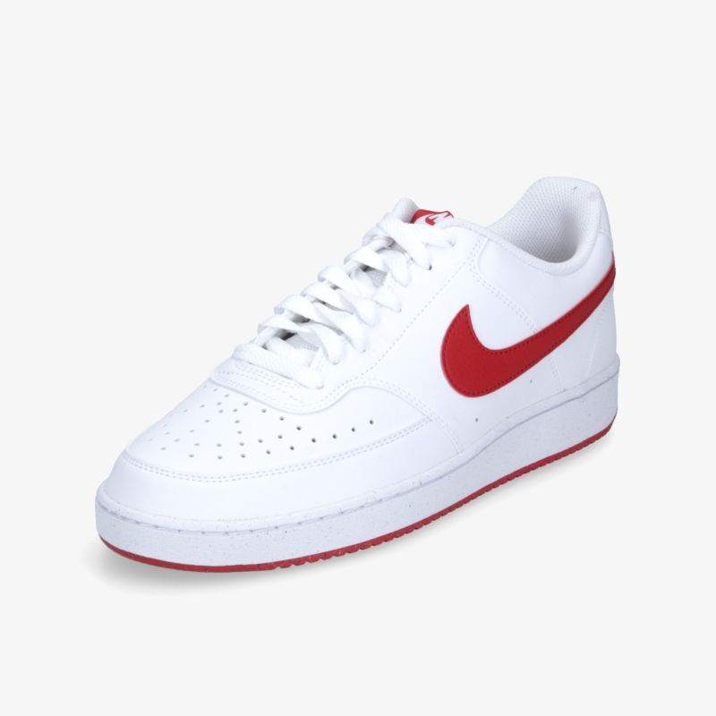 Weißer Sneaker mit rotem Logo, langlebig und bequem, sportliches Design, klassische Schnürung, atmungsaktives Material