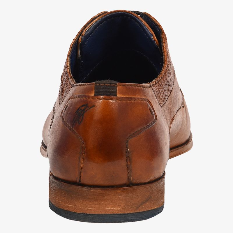 Eleganter brauner Lederschuh mit klassischer Form und robustem Absatz, ideal für stilvolle Anlässe.