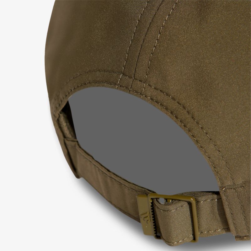 Detailaufnahme eines verstellbaren Riemens mit robuster Naht an einem robusten Material