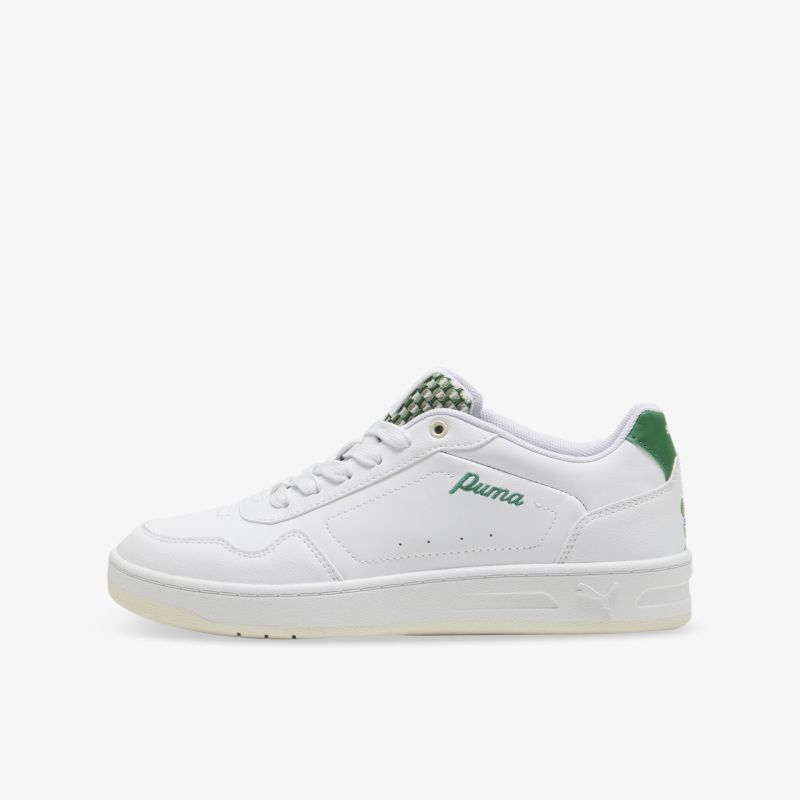 Moderner weißer Sneaker mit grünen Akzenten, seitliche Ansicht, sportlich und bequem, ideal für Alltag und Freizeit