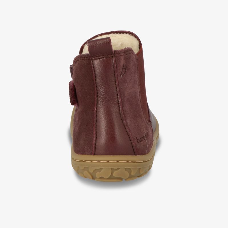 Hochwertiger Lederschuh in Dunkelrot mit warmem Innenfutter und robuster, rutschfester Sohle für optimalen Komfort.