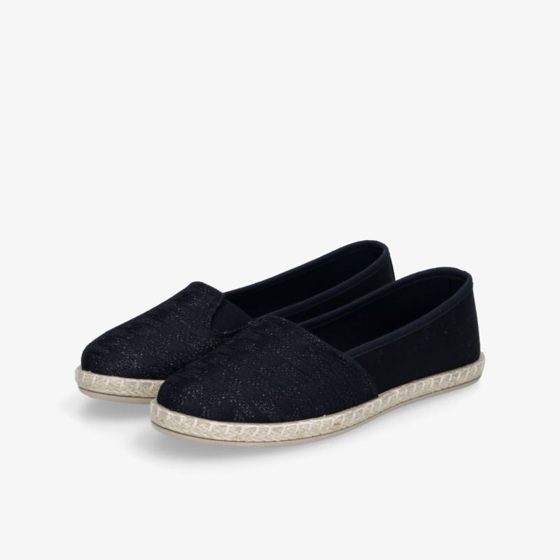 Elegante Espadrilles mit flacher Sohle in dunkler Farbe für leichten und bequemen Tragekomfort