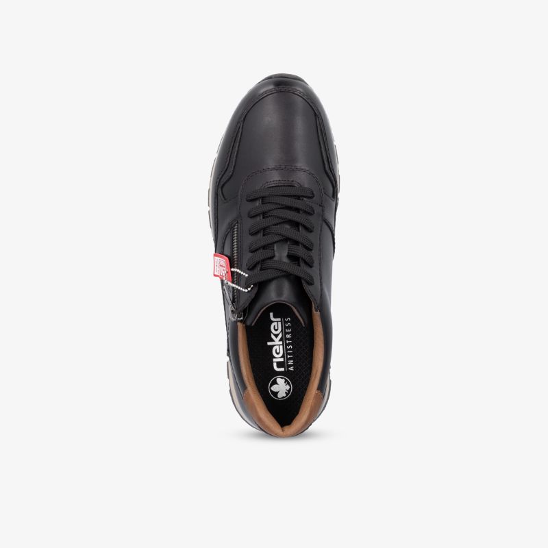 Schwarzer Leder Sneaker mit bequemer Passform und rutschfester Sohle in klarer Top-Down Ansicht