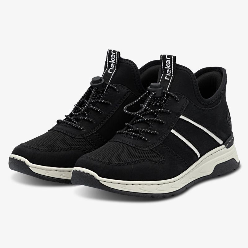 Schwarzer Sneaker mit weißen Details, bequeme Passform und dämpfender Sohle, sportlich und modern