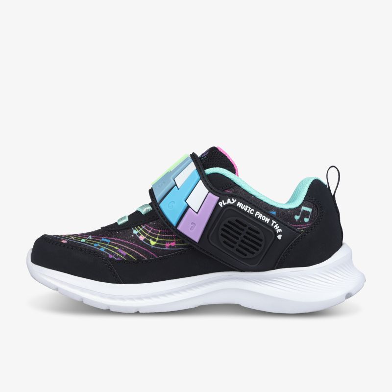Moderner Sneaker mit Klettverschluss und rutschfester Sohle in bunten Farben für maximalen Komfort.