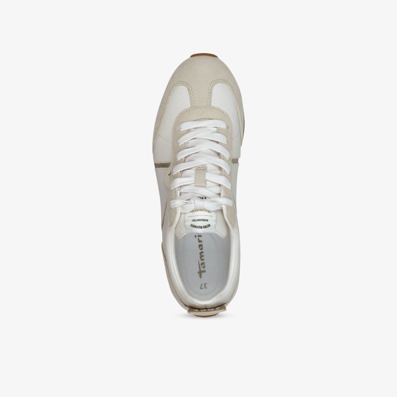 Schuh in heller Farbe mit bequemer Passform und moderner Schnürung, leichte und atmungsaktive Materialien sichtbar