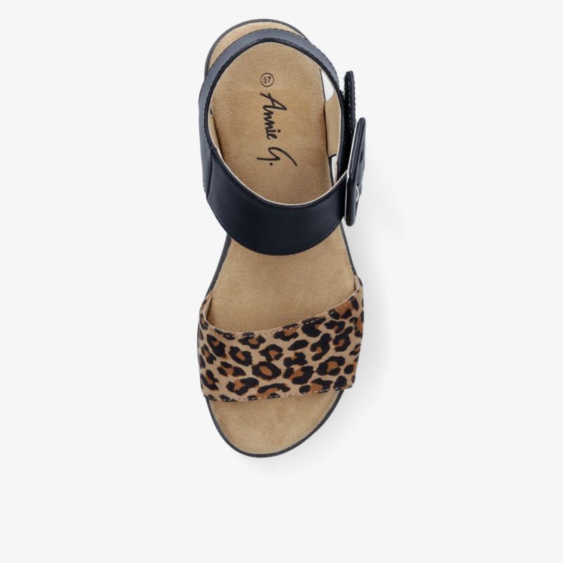 Elegante Sandale mit Leder, Leopardenmuster und Schnalle für stilvollen Komfort.