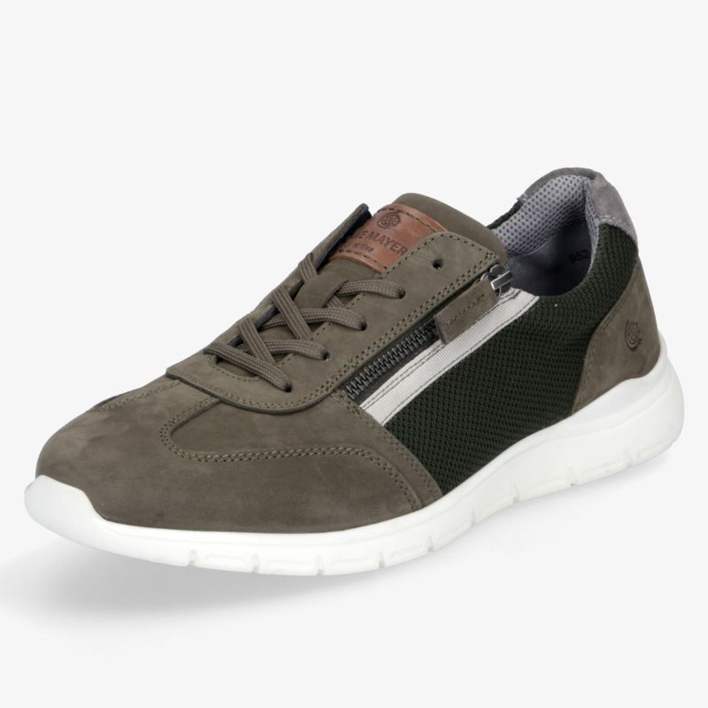 Leichter sportlicher Schuh mit atmungsaktiven Materialien und flexibler Sohle in moderner Farbkombination