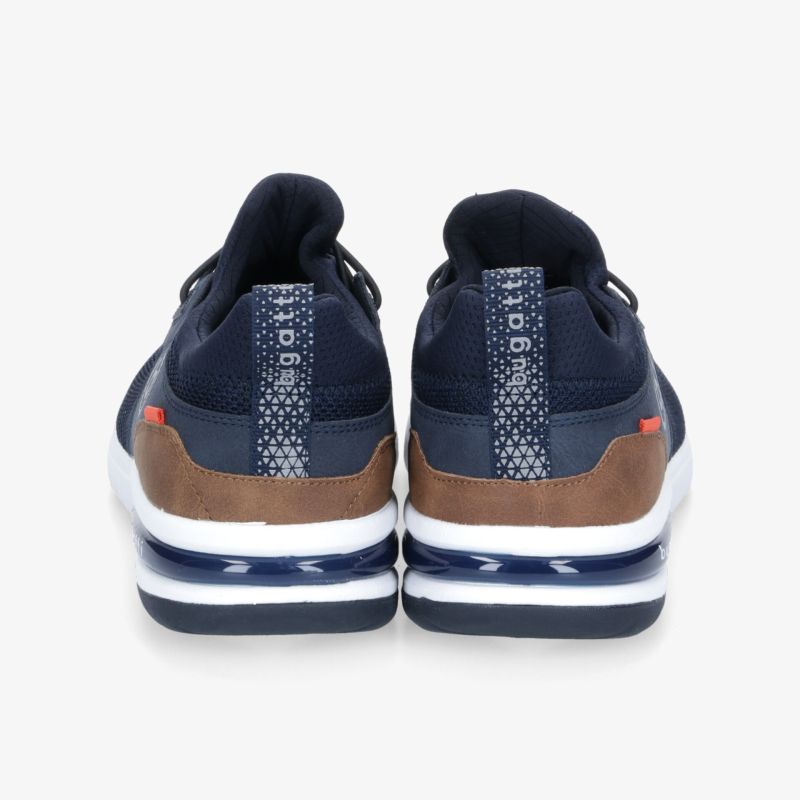 Rückansicht von robusten und komfortablen Sneakers mit gepolstertem Einstieg und farbigen Akzenten