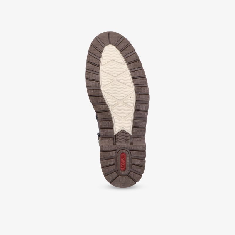 Rutschfeste und robuste Schuhsohle mit tiefem Profil für optimalen Halt und komfortables Gehen auf verschiedenen Untergründen