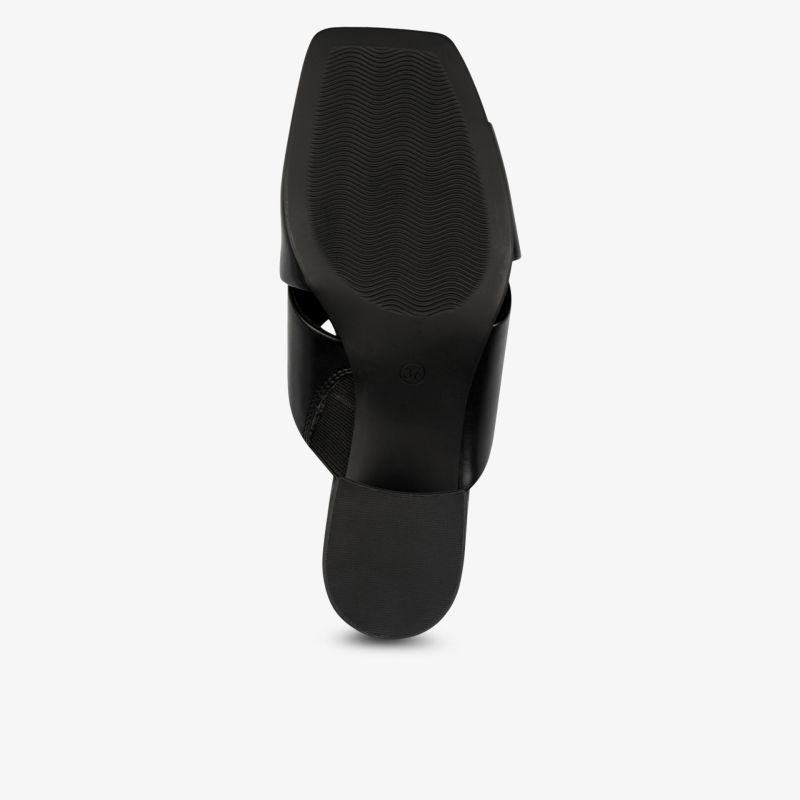 Elegante Schuhe mit robustem Blockabsatz und modernem Look.