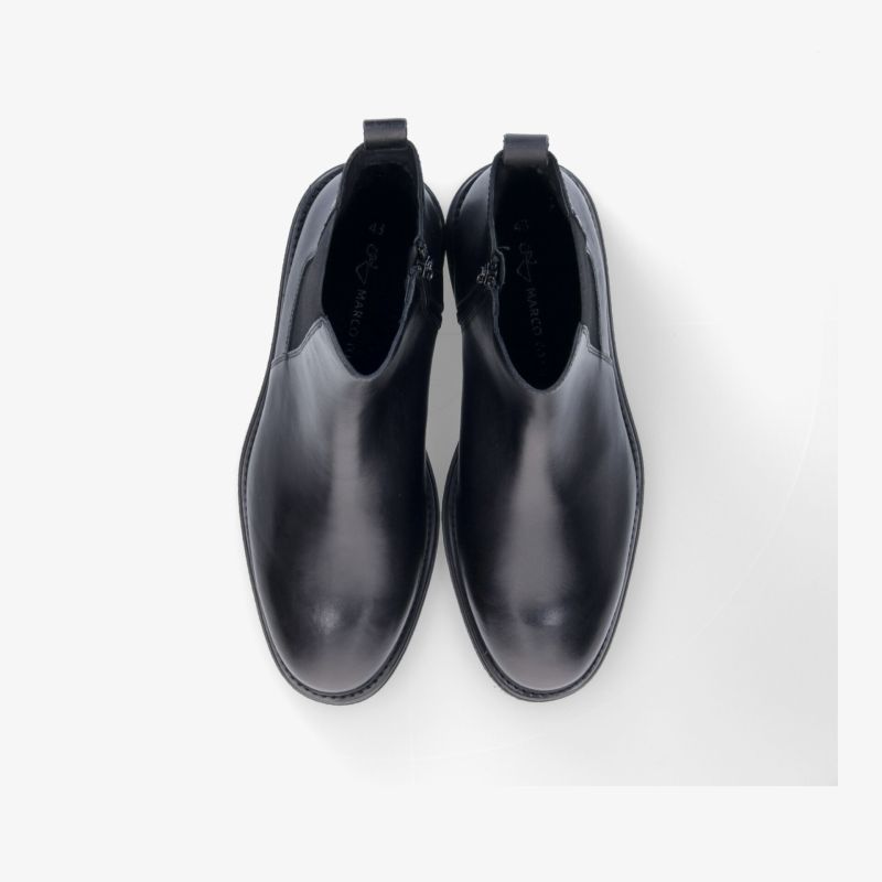 Schwarze Stiefel aus glattem Leder, robust und komfortabel, mit rutschfester Sohle und klassischem Design