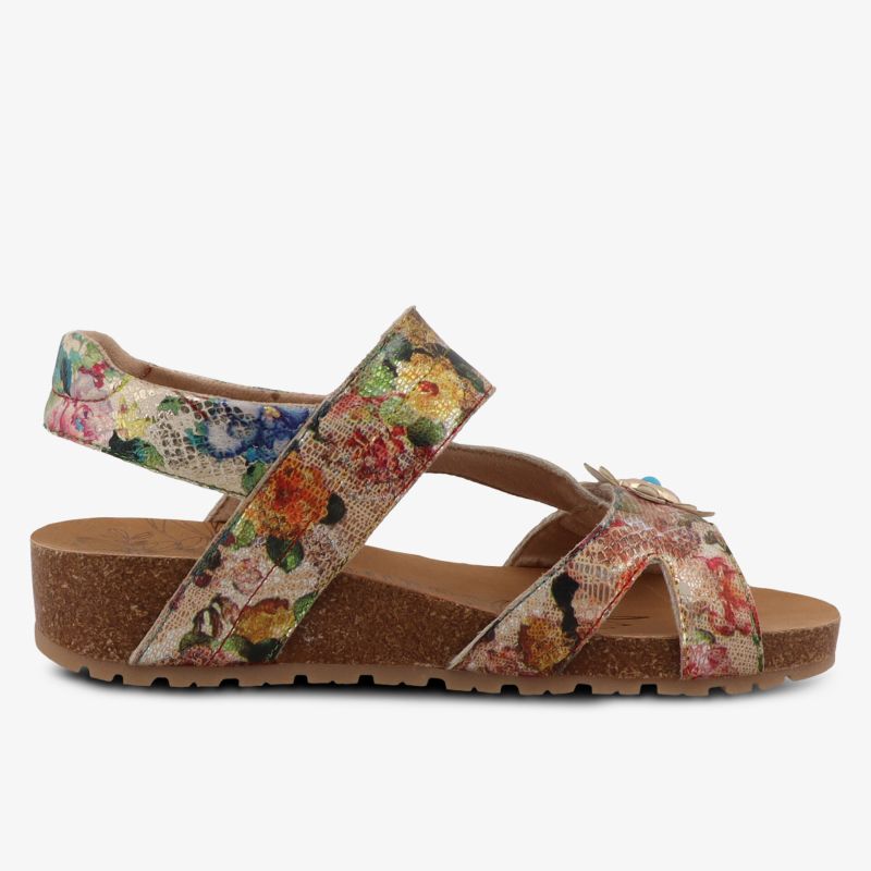 Seitliche Ansicht einer bequemen Sandale mit verstellbarem Riemen und buntem Blumenmuster, ideal für warme Tage