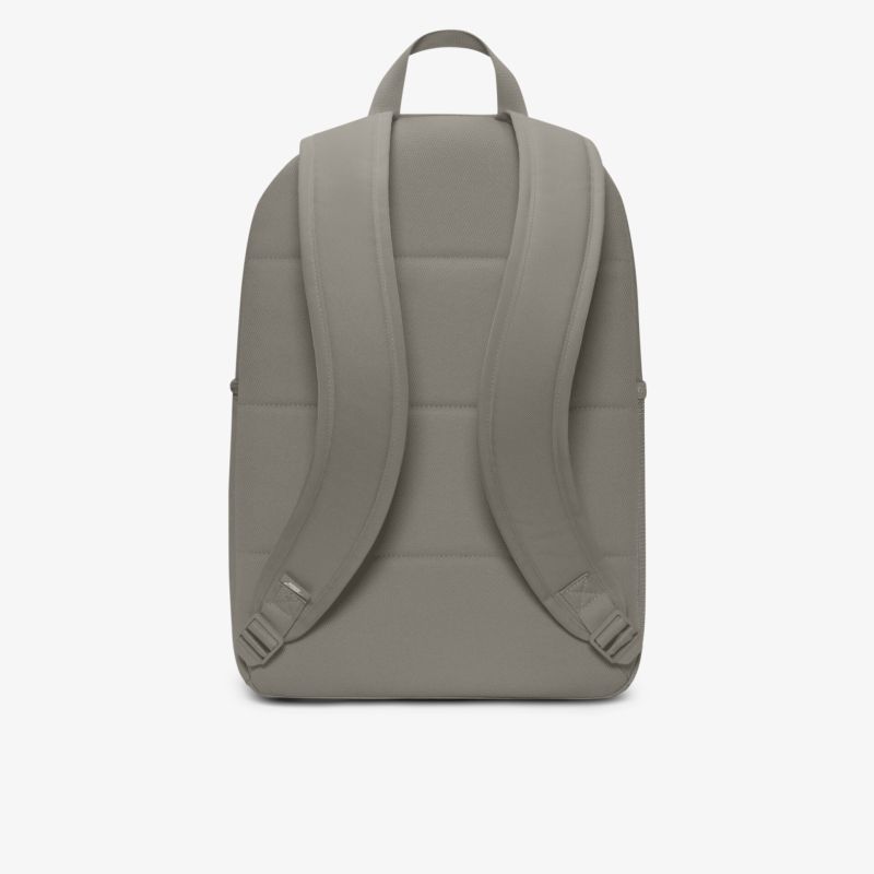 Bequemer grauer Rucksack mit gepolsterten Trägern und modernem Design für vielseitige Einsatzzwecke.