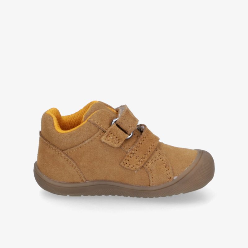 Bequemer Kinderschuh mit rutschfester Sohle und verstellbaren Klettverschlüssen für optimalen Halt und Flexibilität