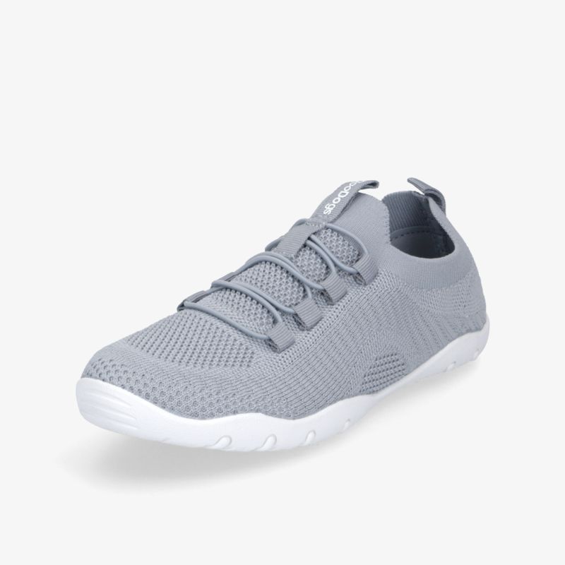 Leichter grauer Schuh mit atmungsaktivem Material und flexibler Sohle, ideal für komfortablen Alltag