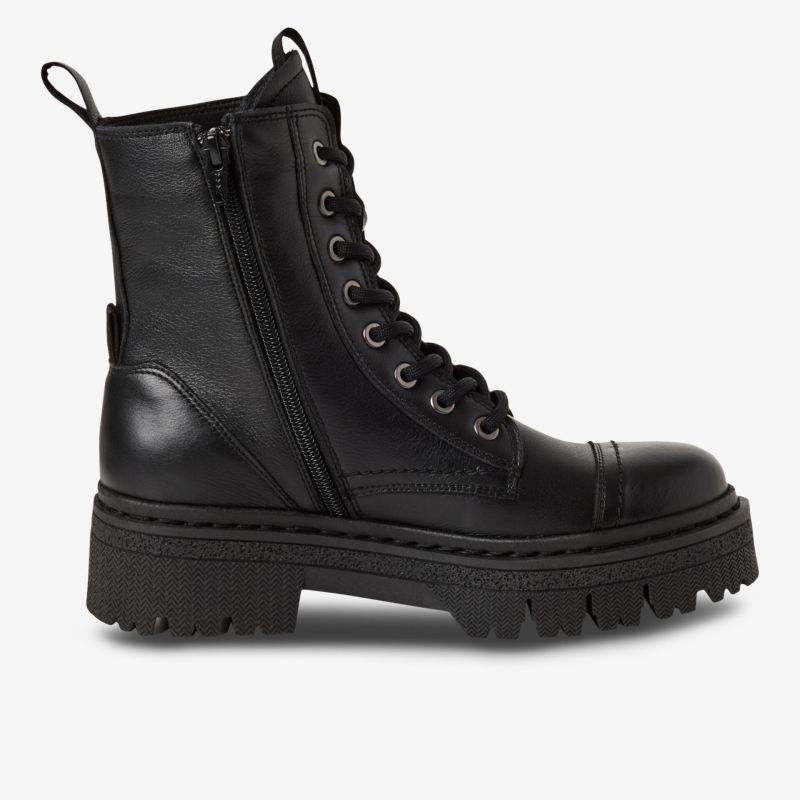 Robuster schwarzer Leder-Stiefel mit Reißverschluss, Schnürung und profilierter Sohle in Seitenansicht