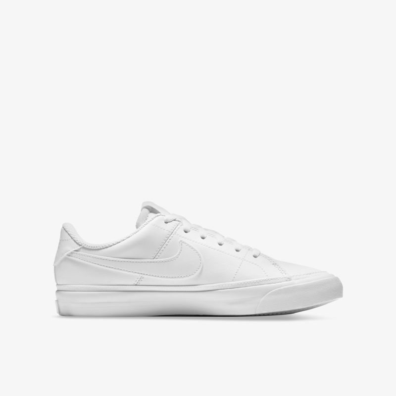Elegante weiße Sneaker, minimalistisch und vielseitig für jeden Anlass. Hoher Tragekomfort und stilvoll in Design.