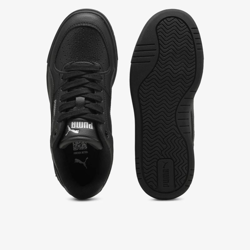 Moderne schwarze Schnürschuhe mit rutschfester Profilsohle und bequemem Tragekomfort