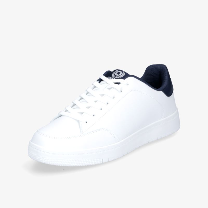 Weißer Sneaker in schräger Vorderansicht mit sportlichem Design und bequemer Passform für vielseitigen Alltag