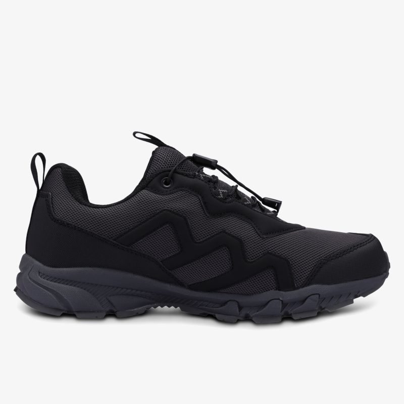 Schwarzer sportlicher Schuh mit robuster, rutschfester Sohle und komfortablem Sitz