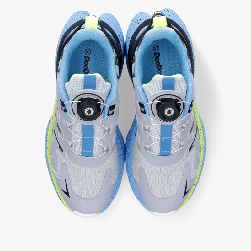 Bequem gepolsterte Sportschuhe in Blau und Grau mit neonfarbener Sohle und praktischem Schnürsenkelverschluss