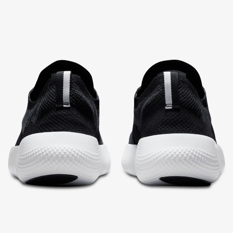 Bequeme schwarze Schuhe mit weißer Sohle aus strapazierfähigem Material, rutschfest und leicht.