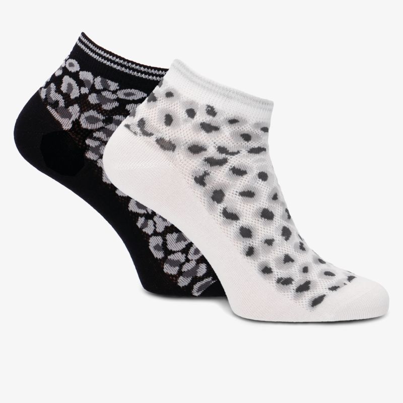 Stilvolle Socken mit Leopardenmuster in Schwarz-Weiß, ideal für Komfort und Mode.