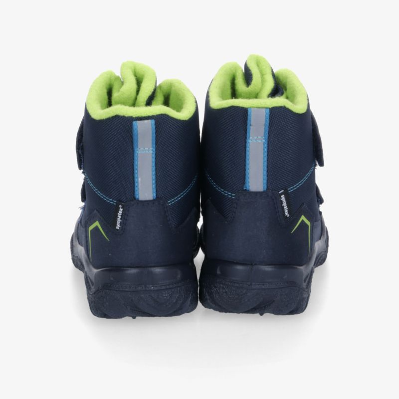 Robuste dunkelblaue Wanderschuhe mit gepolstertem grünen Futter und Reflektoren in Rückansicht