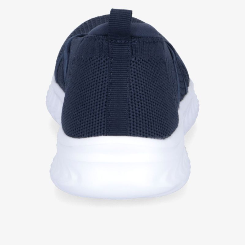 Moderner blauer Turnschuh mit weißer Sohle und atmungsaktivem Material